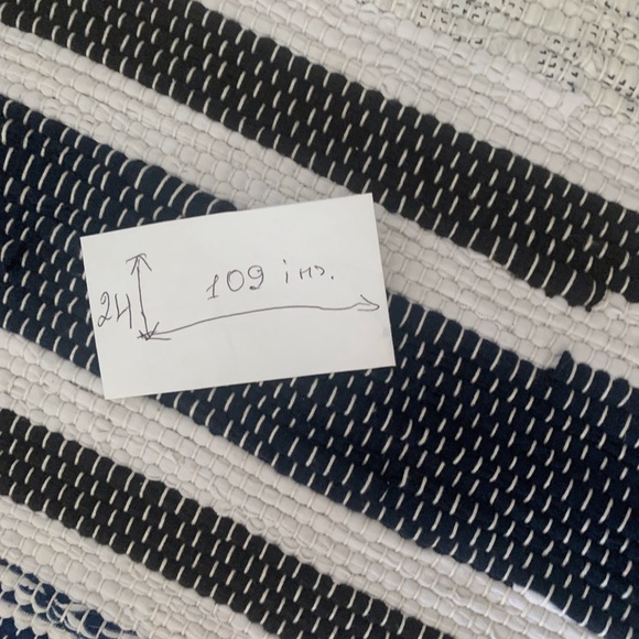 Runner. NWOT - Picture 3 of 10